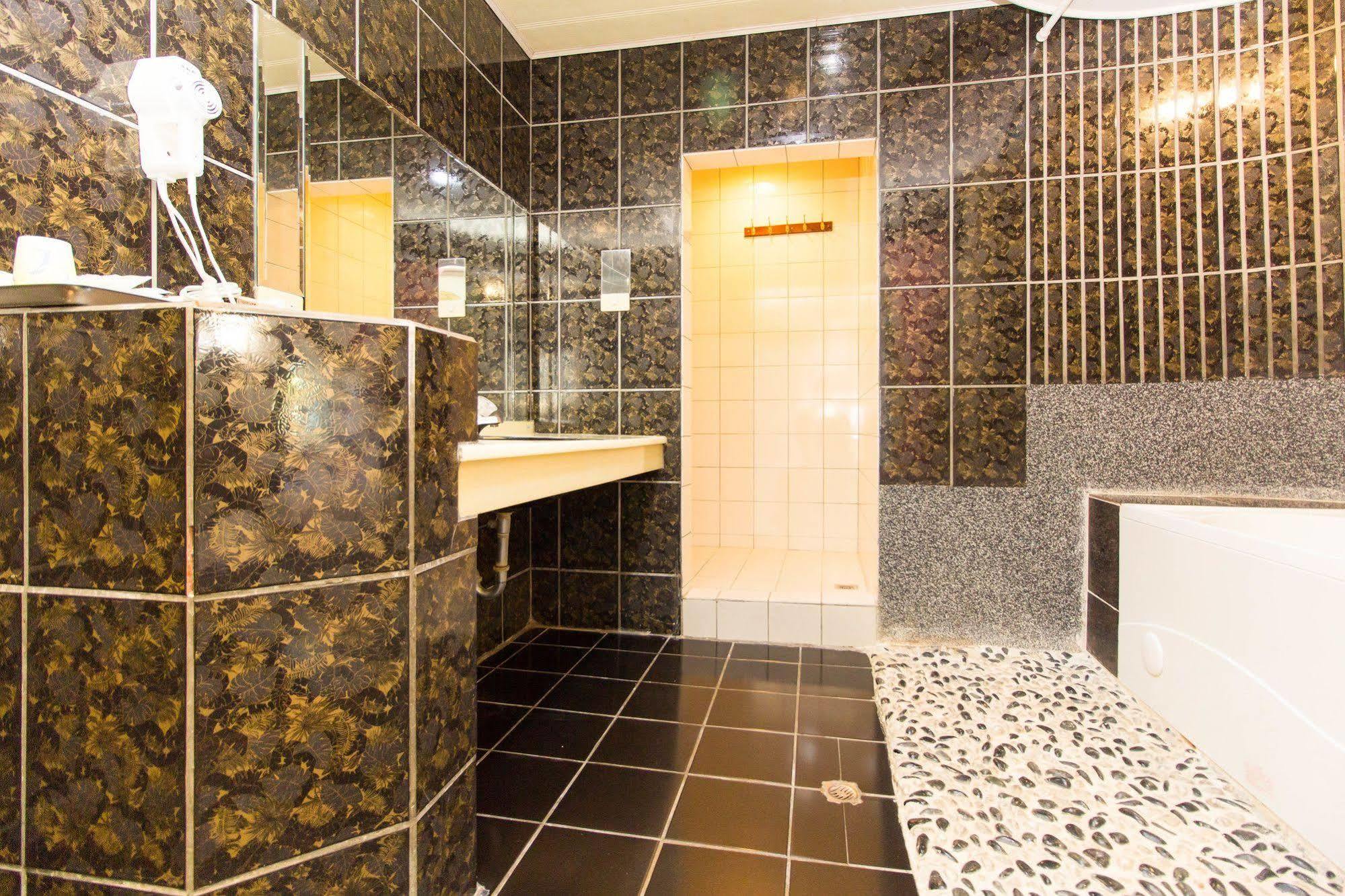 Day Chen Hotel Yilan Exterior foto